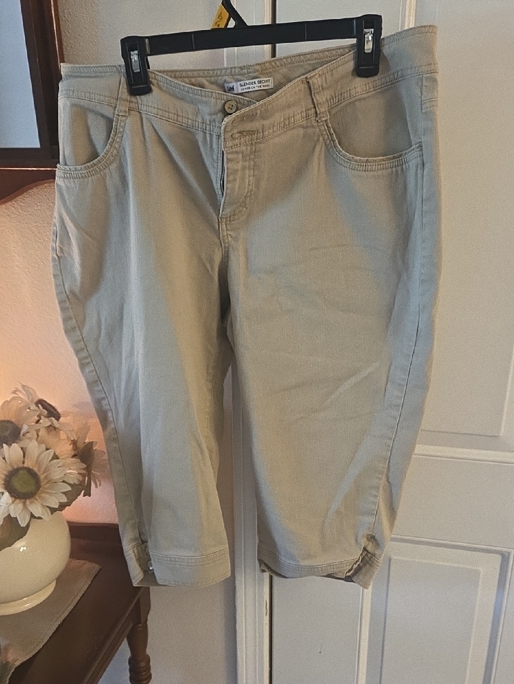 Lee Slender Secret Low-Rise Capris in Light Khaki